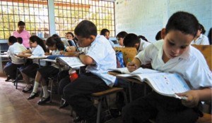 Unos tres mil docentes se requieren en el sistema educativo hondureño.
