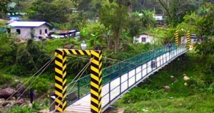Puente de hamaca que beneficia a muchas familias que residen en El Merendón.