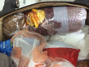 Enmedio de los frijoles iban las cápsulas con la droga.