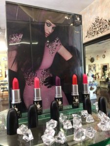 Martín Ortíz lanzó con éxito su propia línea de labiales en EEUU.